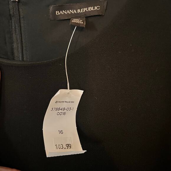 Banana Republic Double-Face
Scalloped Waist Dress, Black SIZE 16 BNWT
T #378849 - Picture 7 of 8